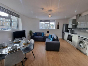2 bedroom central apartment near station